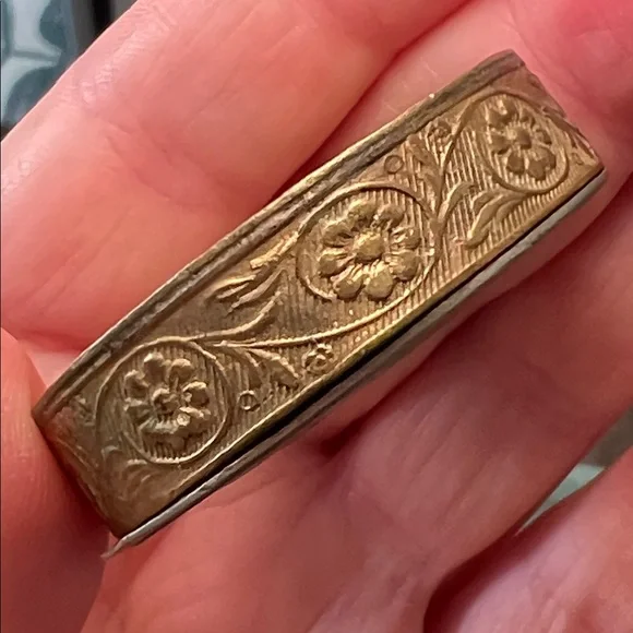 Antique Italian Engraved 800 Silver Hand Painted Enamel Pill Box Courting Couple - Picture 6 of 8